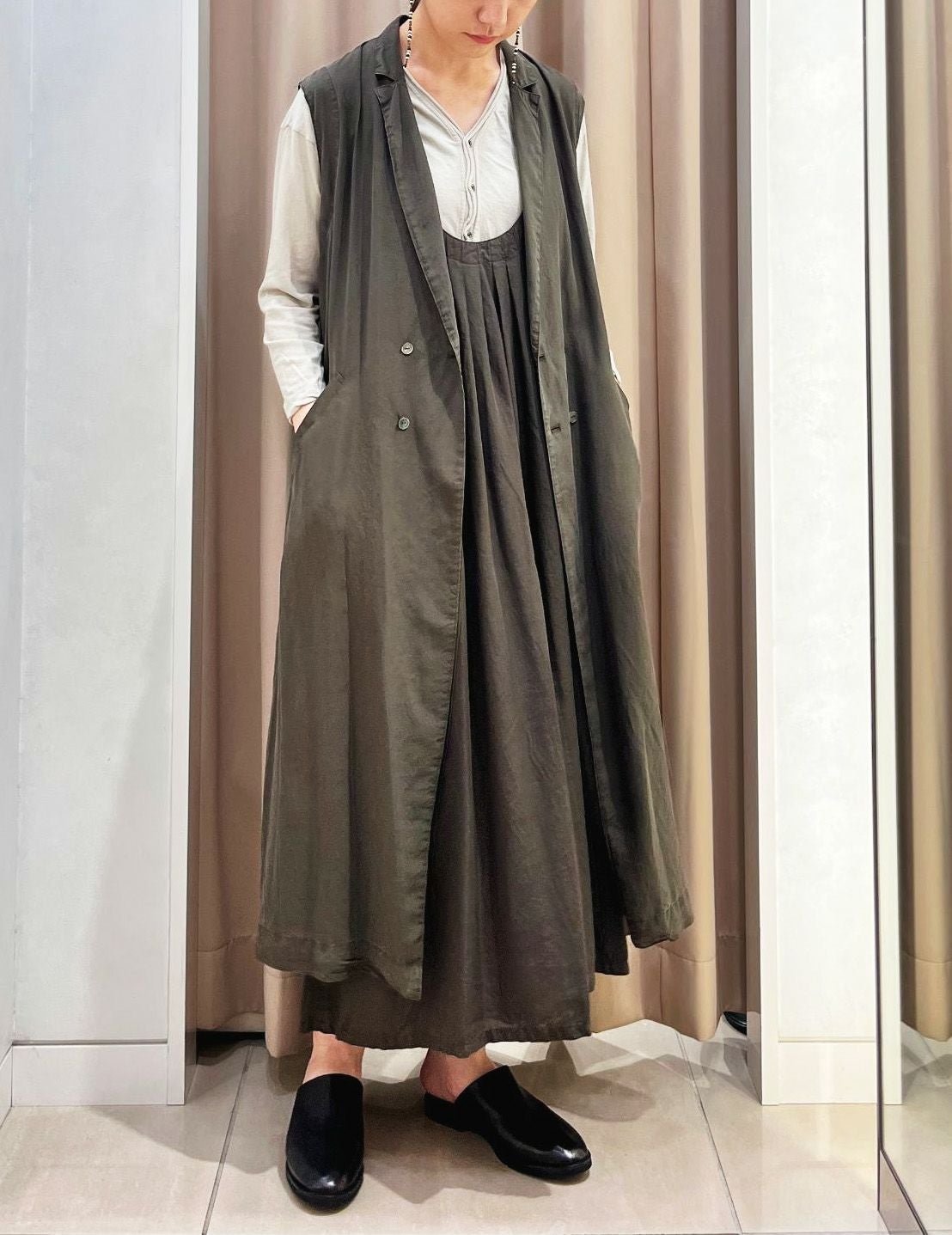 【25SS】パドカレ　リヨセルポプリンロングジレ　カーキ　定価64,900円 リヨセルポプリン ロングジレ | (パドカレ)公式オンラインストア