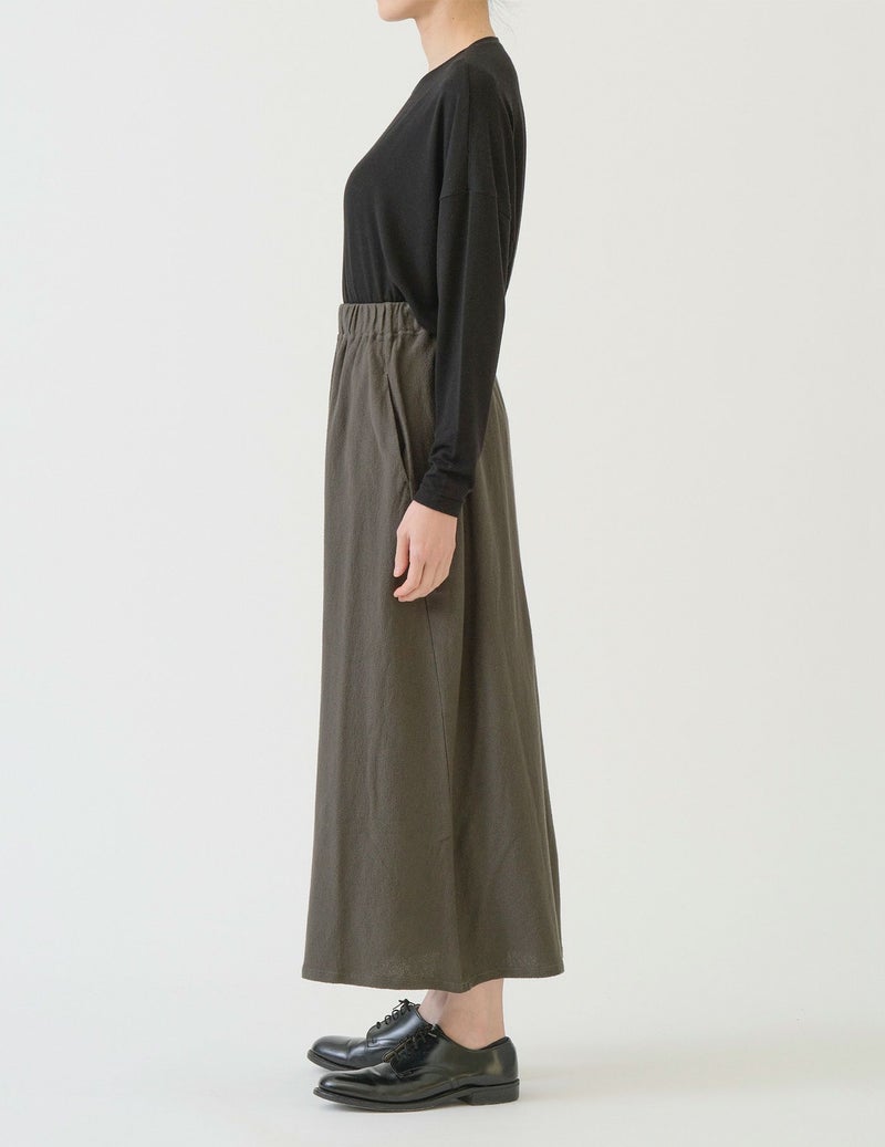 44 カーキ