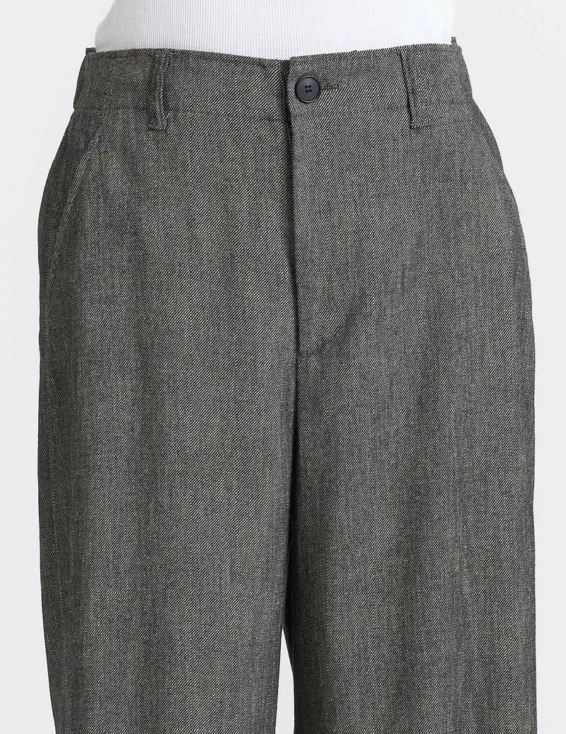 64 グレーベージュ