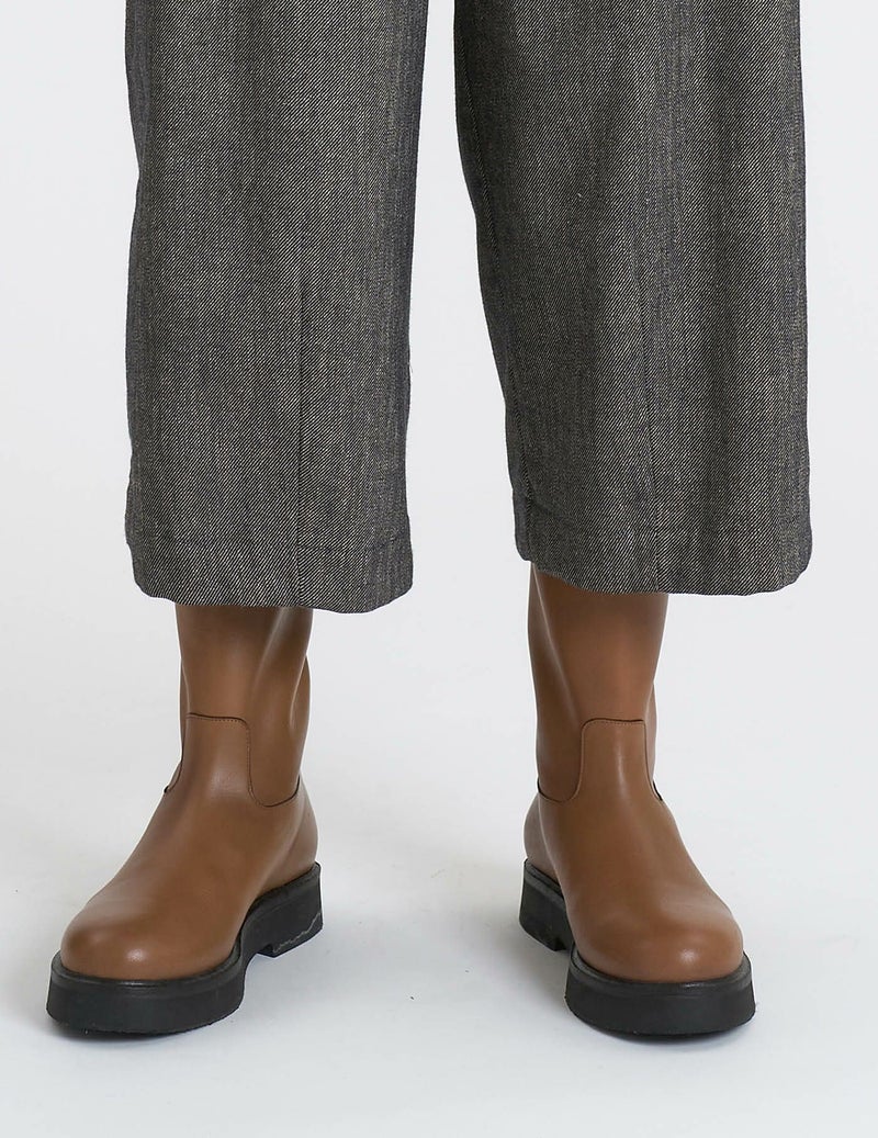 64 グレーベージュ