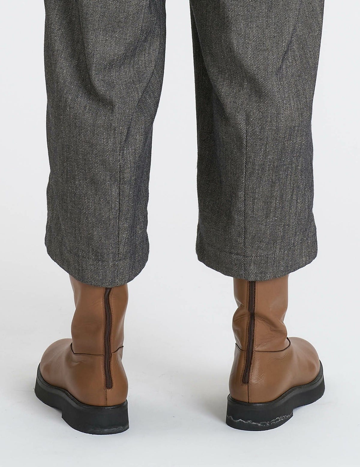 64 グレーベージュ