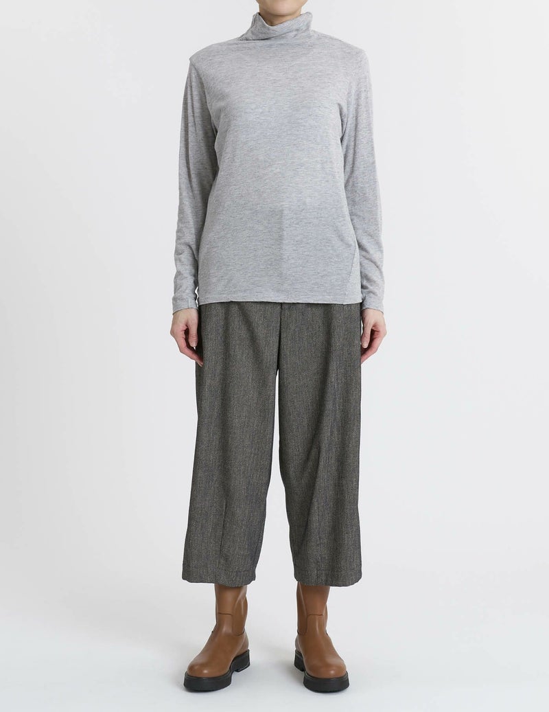 64 グレーベージュ