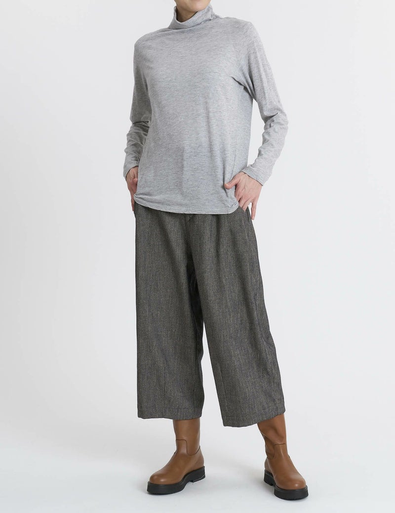 64 グレーベージュ