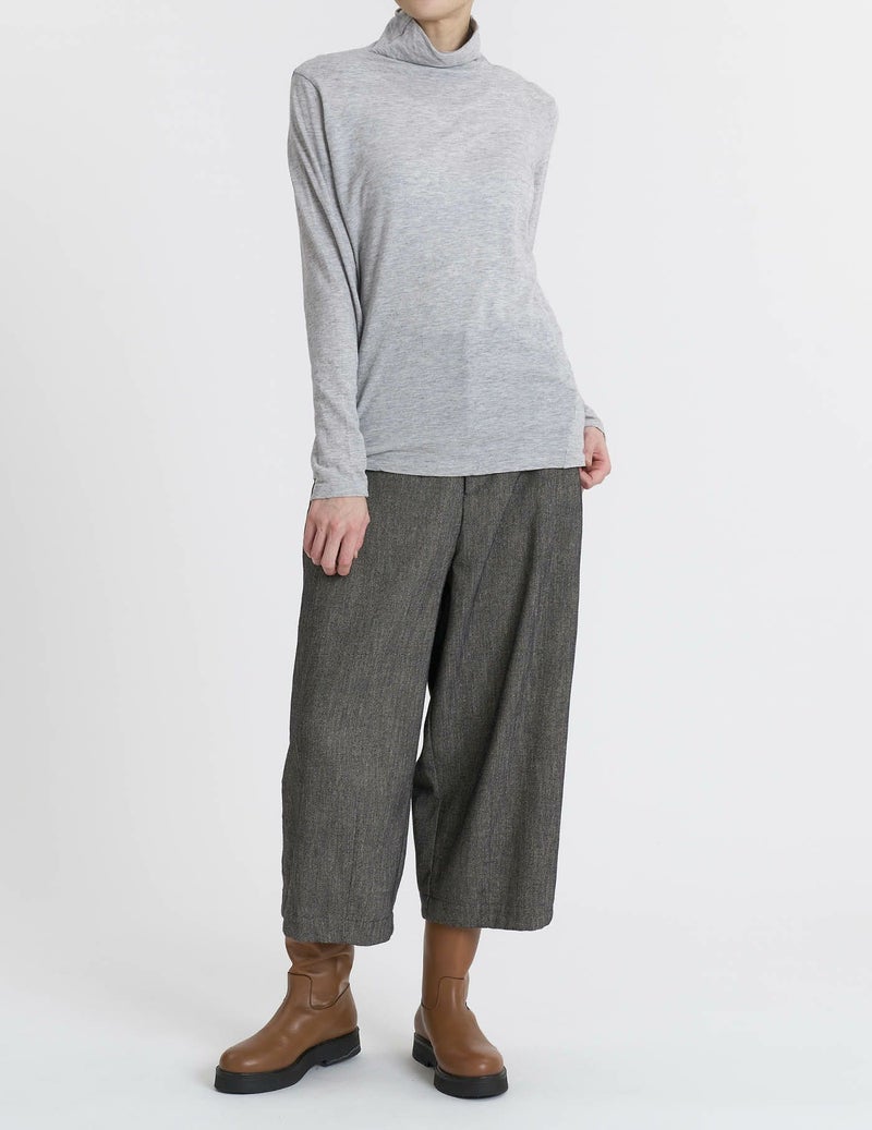 64 グレーベージュ