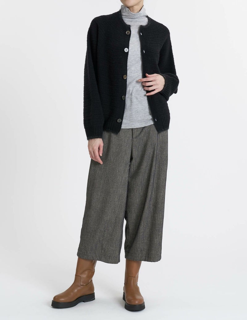 64 グレーベージュ