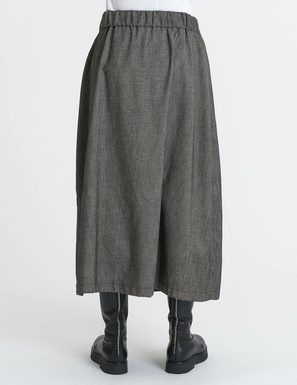 64 グレーベージュ