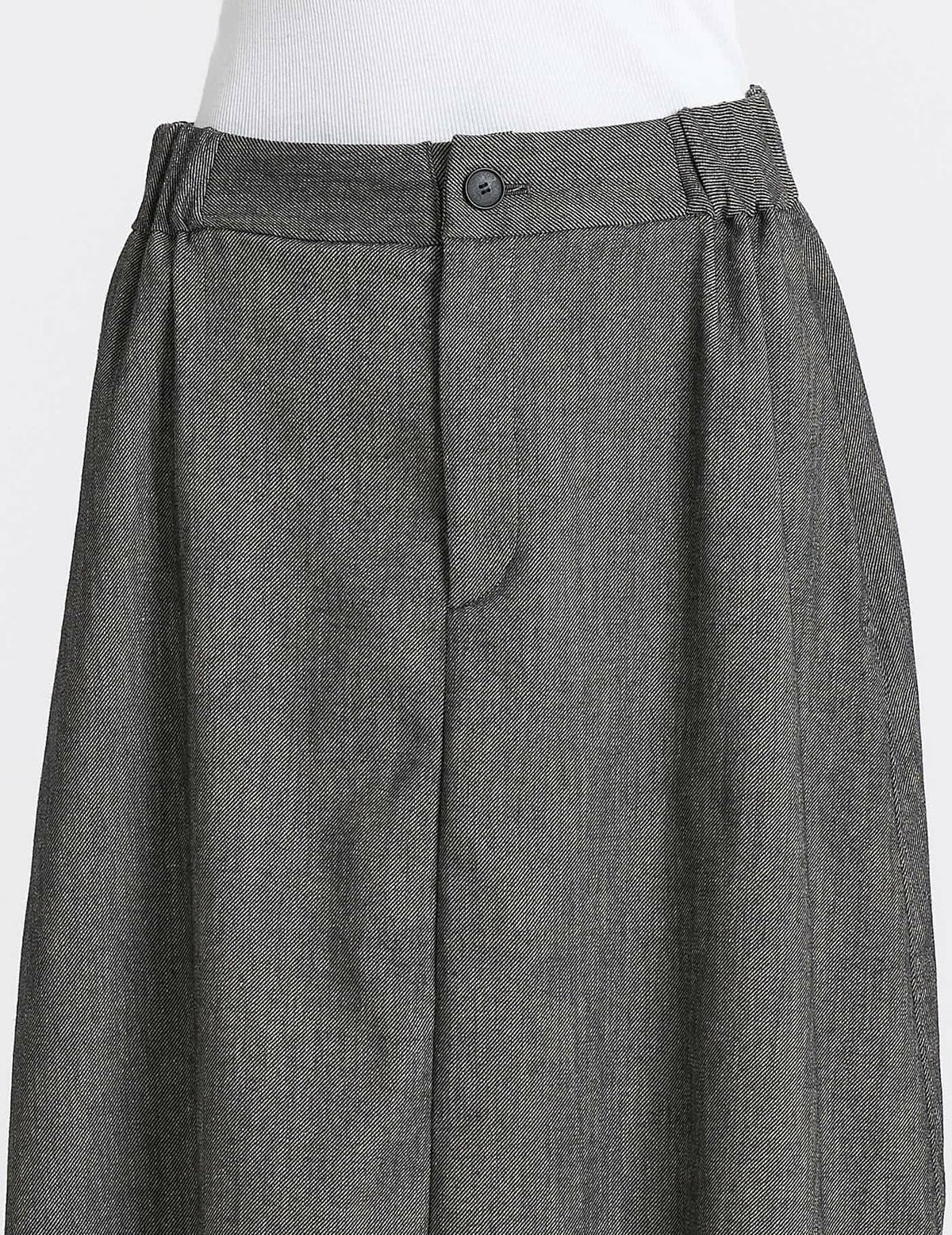 64 グレーベージュ