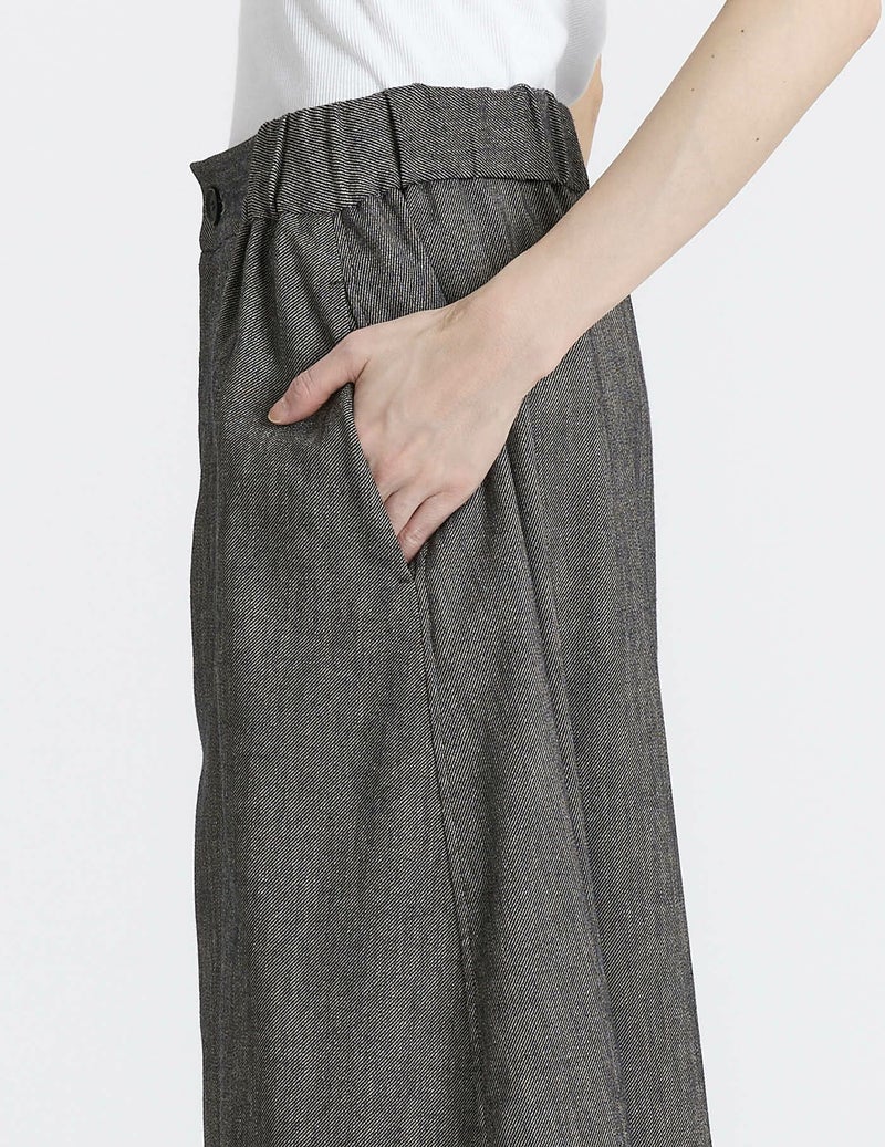 64 グレーベージュ