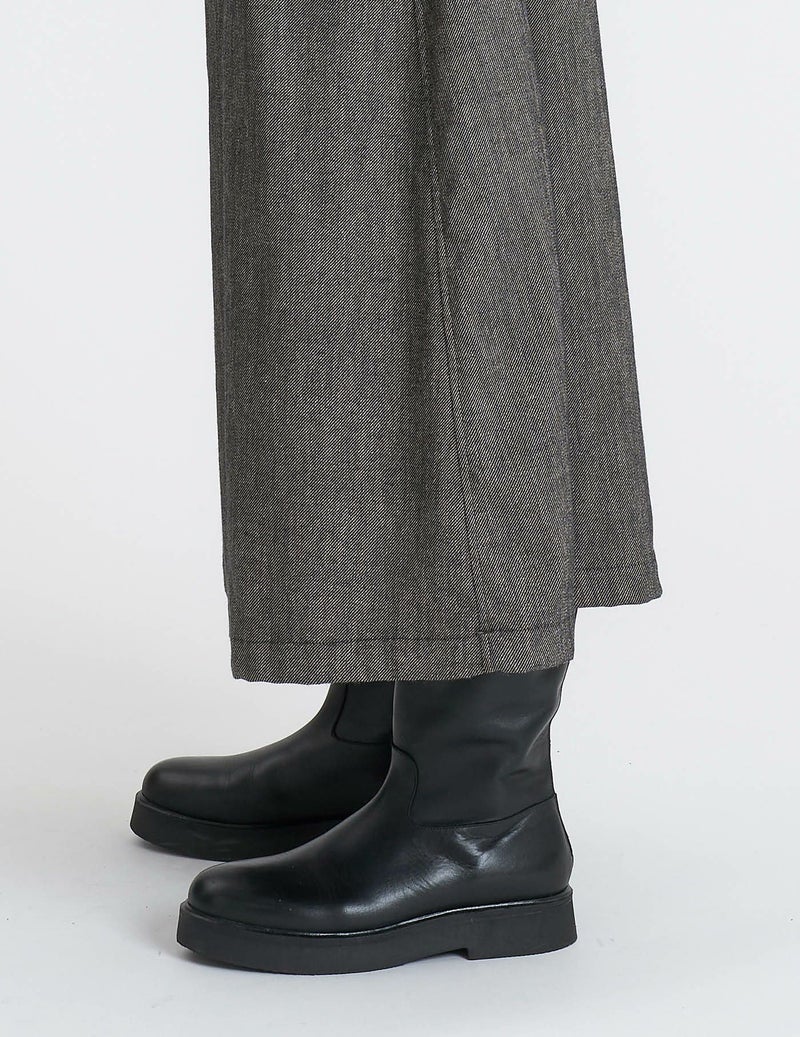 64 グレーベージュ