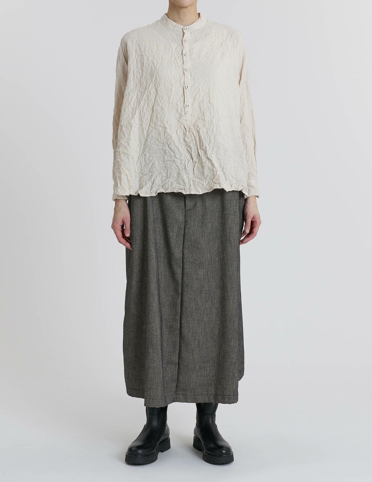 64 グレーベージュ