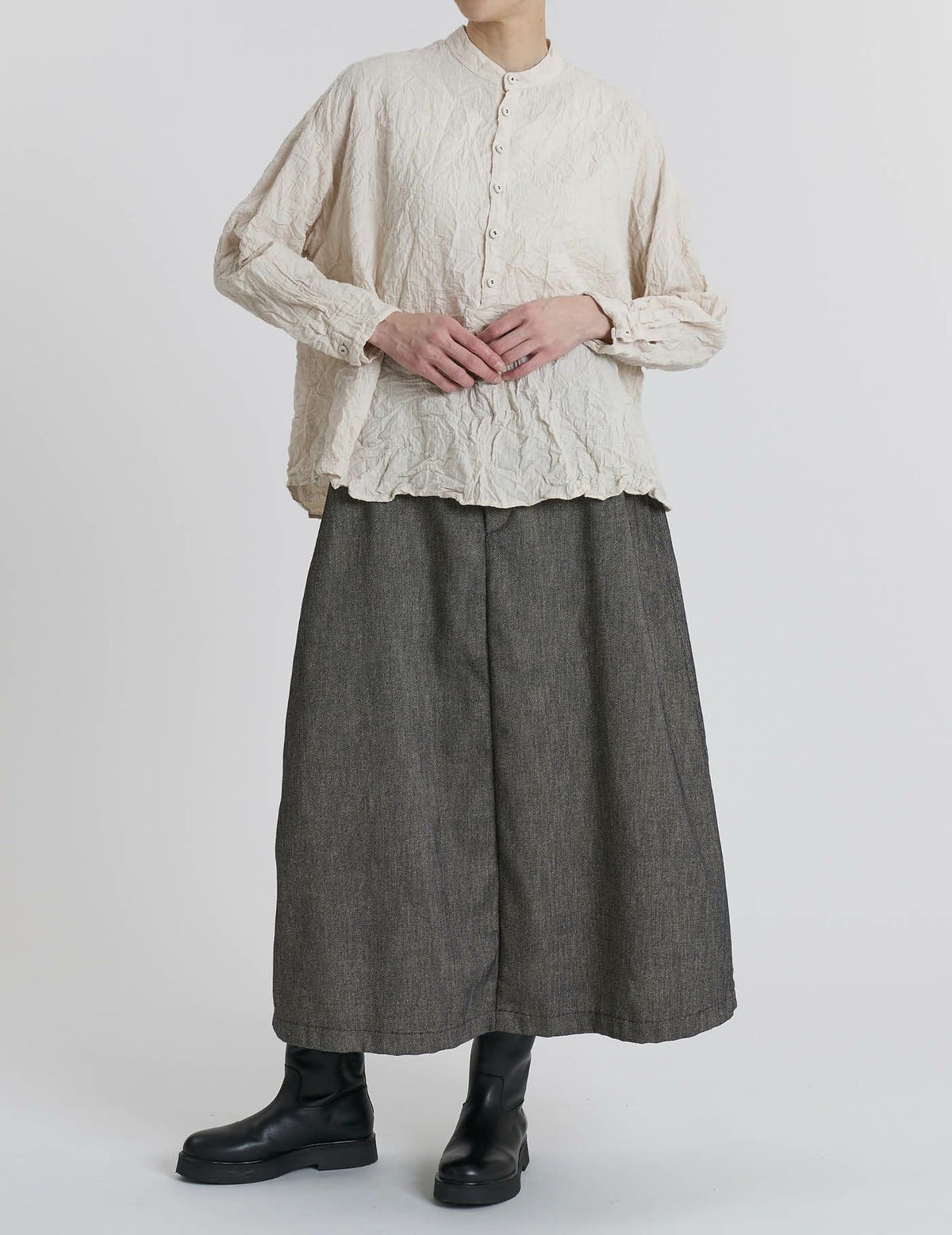 64 グレーベージュ