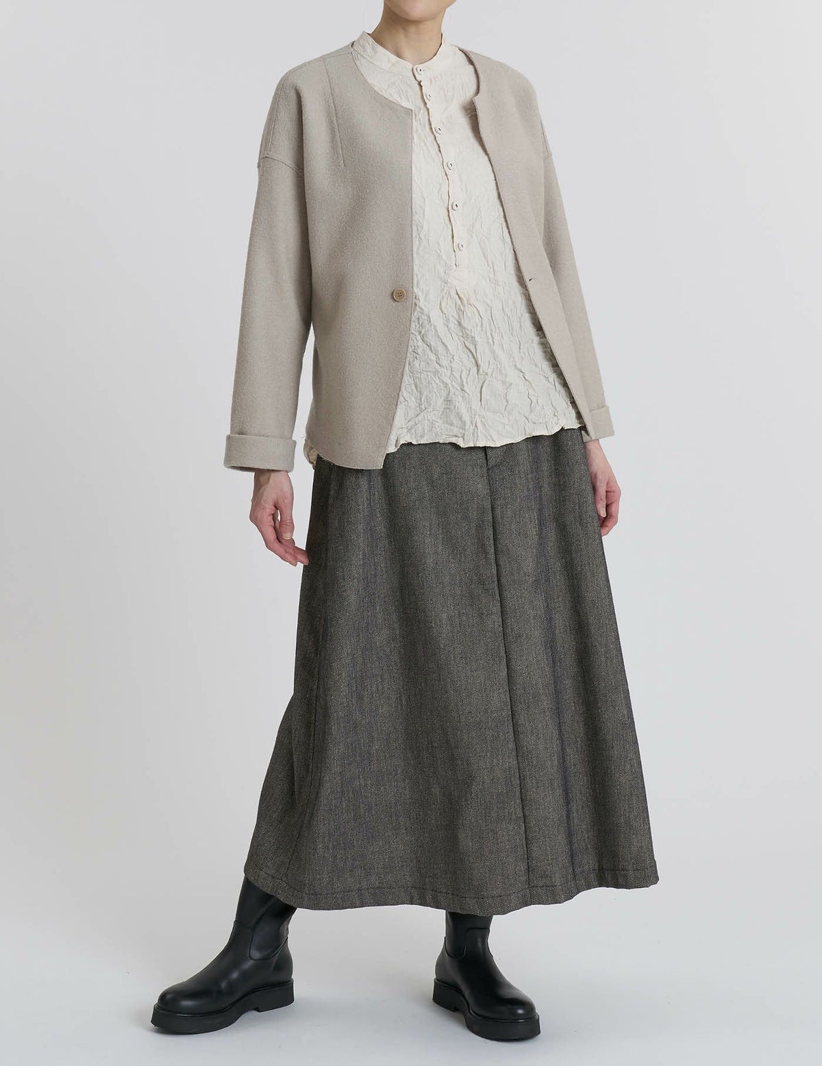 64 グレーベージュ