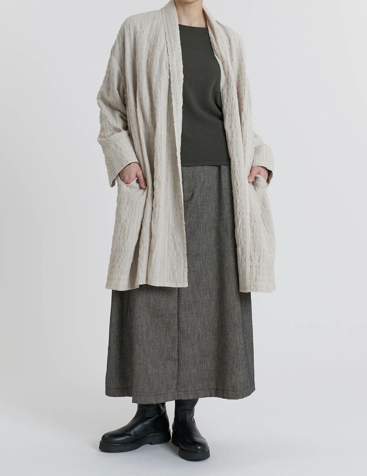 64 グレーベージュ