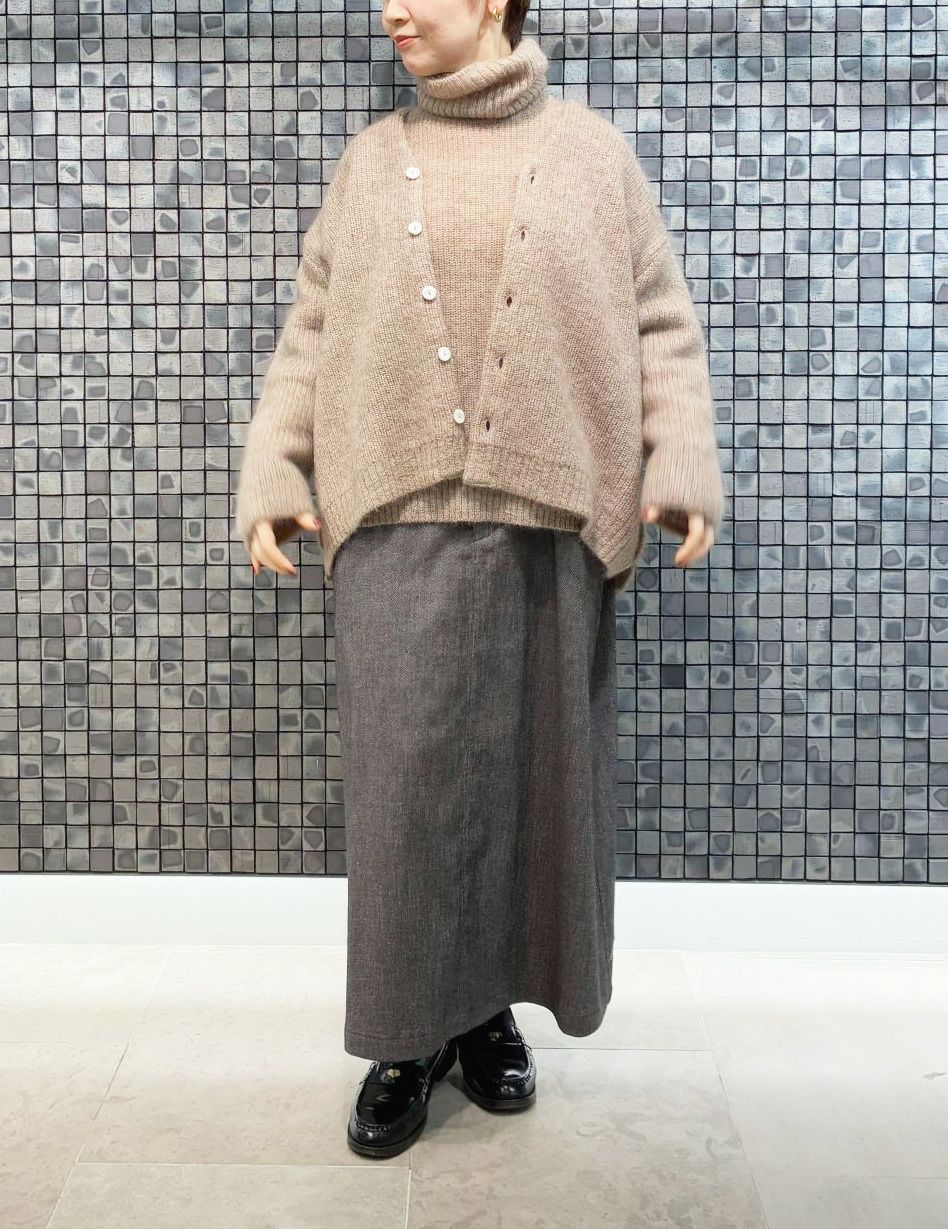 64 グレーベージュ/34size：スタッフ157㎝