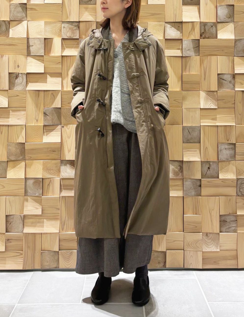 64 グレーベージュ/34size：スタッフ161㎝