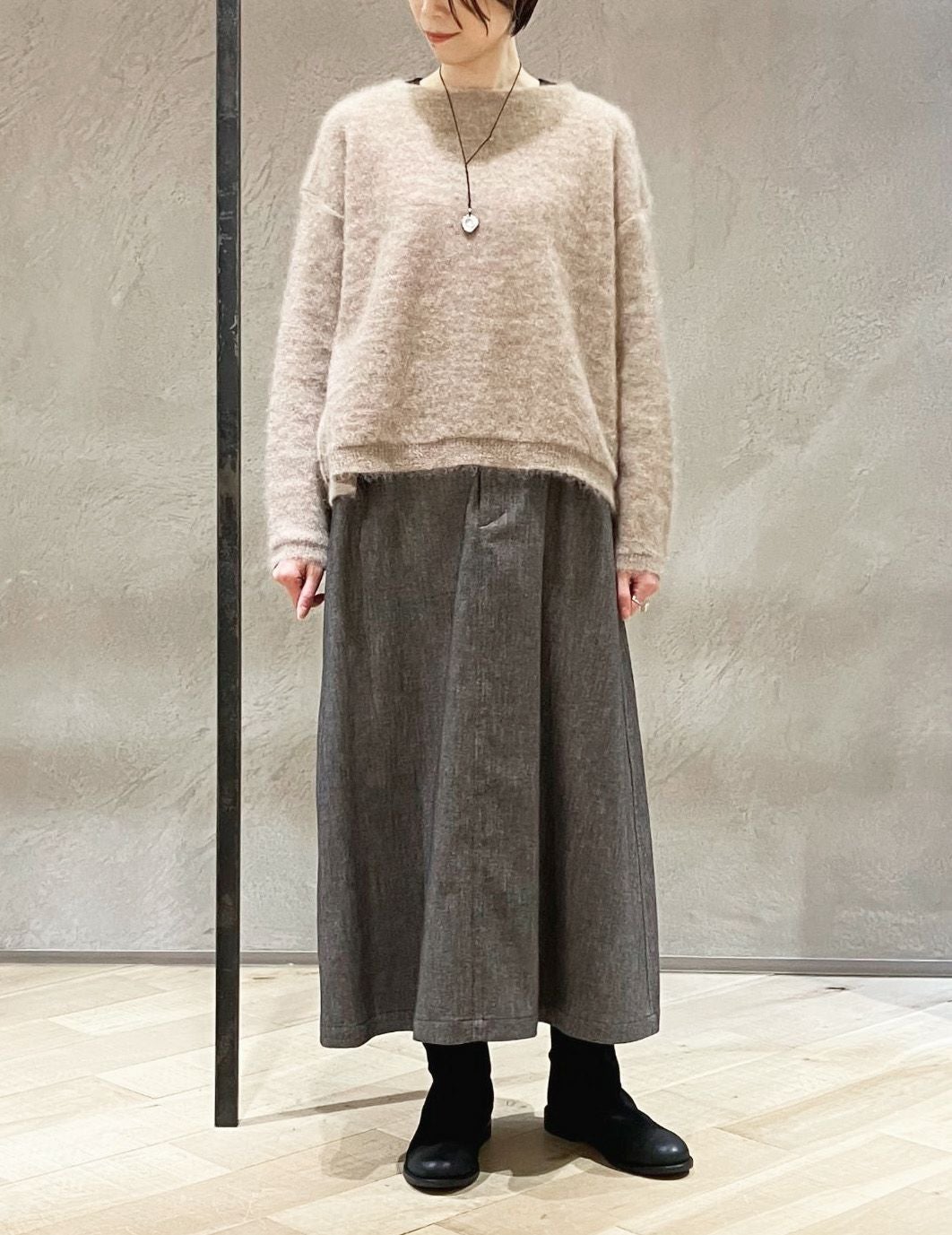 64 グレーベージュ/34size：スタッフ161㎝