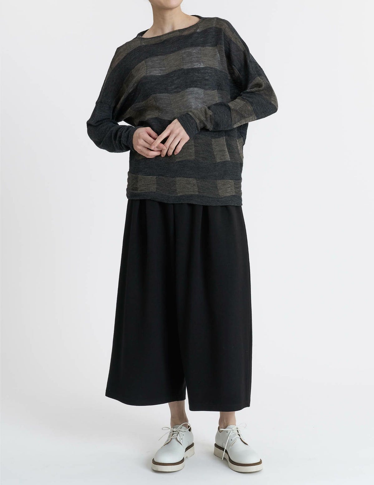 64 チャコール×ベージュ