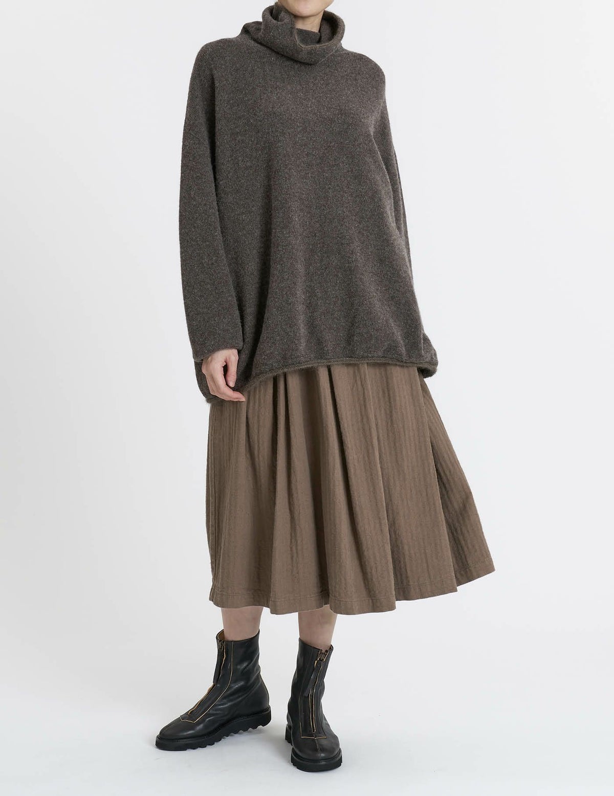 67 グレージュ/36(M)：モデル 169cm