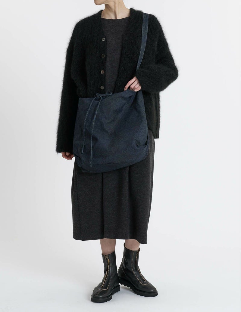 35 ブルー：モデル 169cm