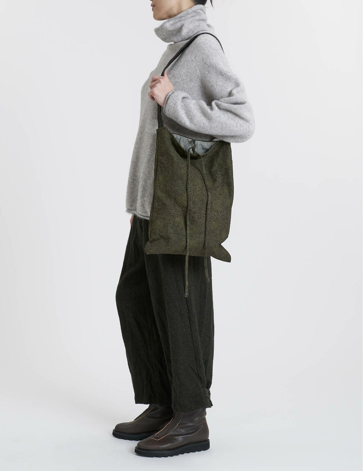 40 グリーン：モデル 169cm