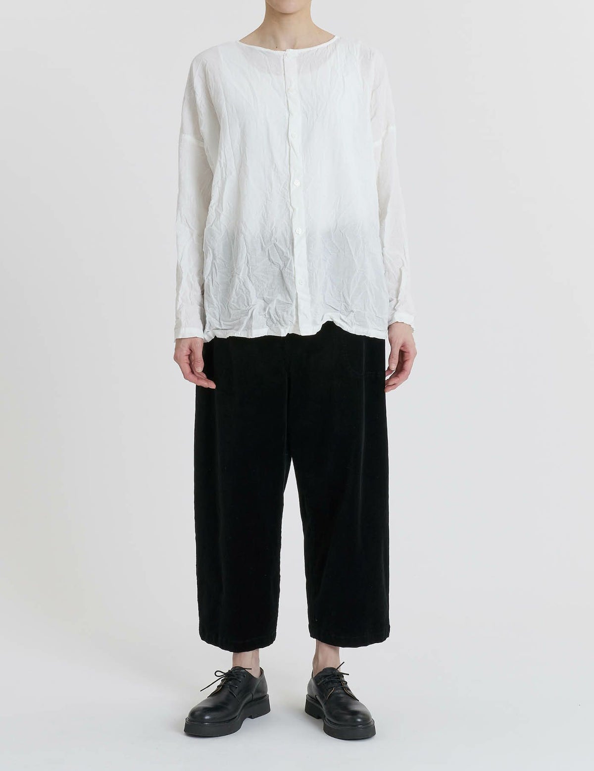 01 ホワイト（ボタン前）