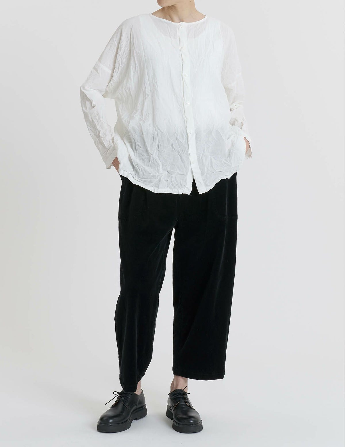 01 ホワイト（ボタン前）