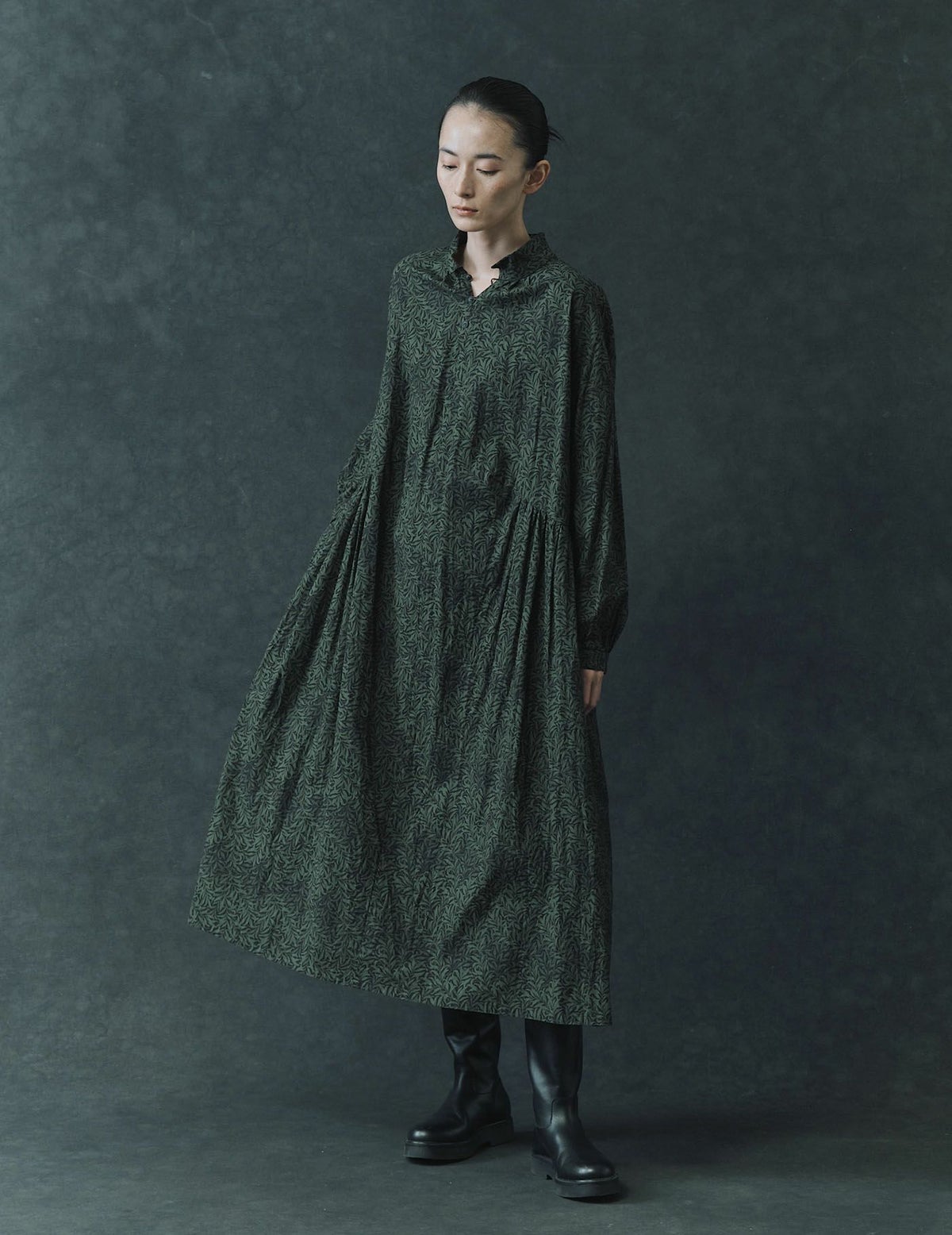 40 グリーン/36(M)size：モデル 172cm