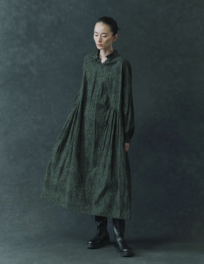 40 グリーン/36(M)size：モデル 172cm