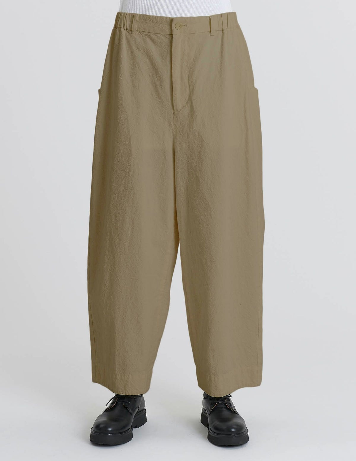 64 ベージュ/36size：モデル169㎝