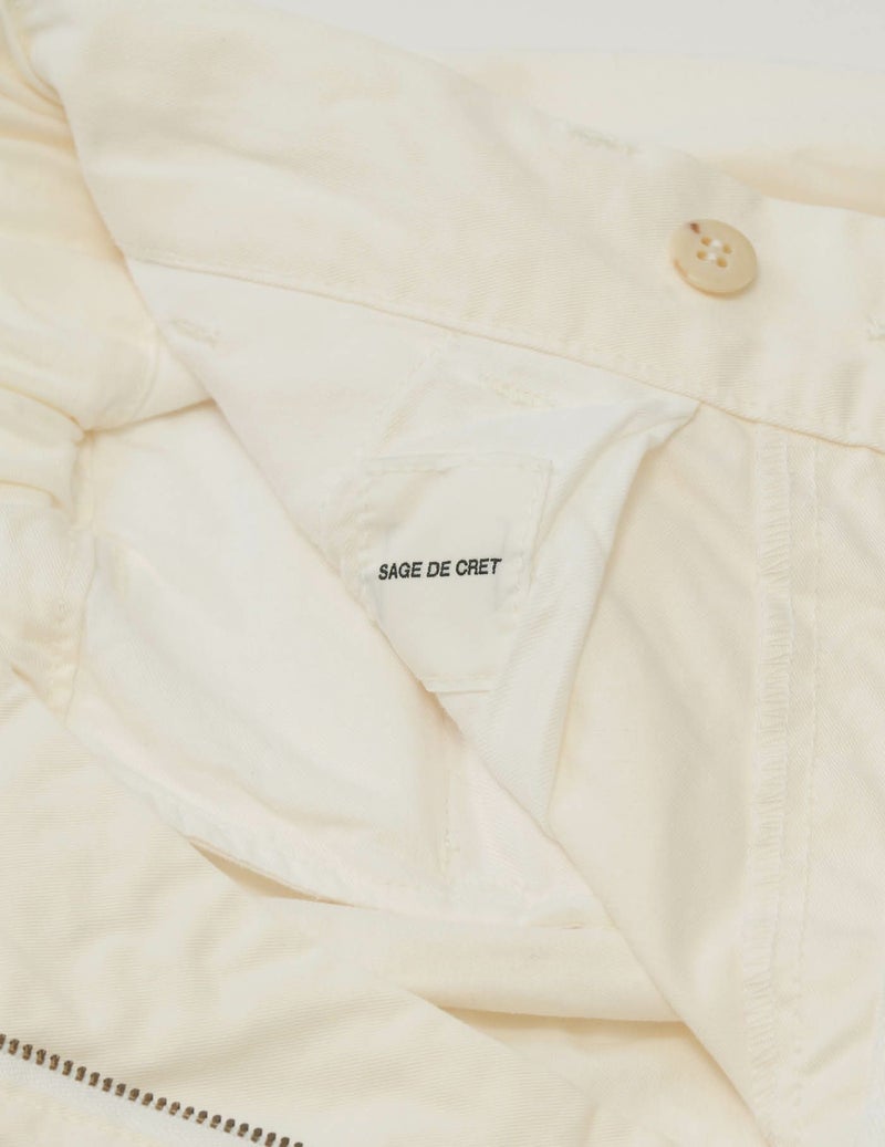 02 オフホワイト