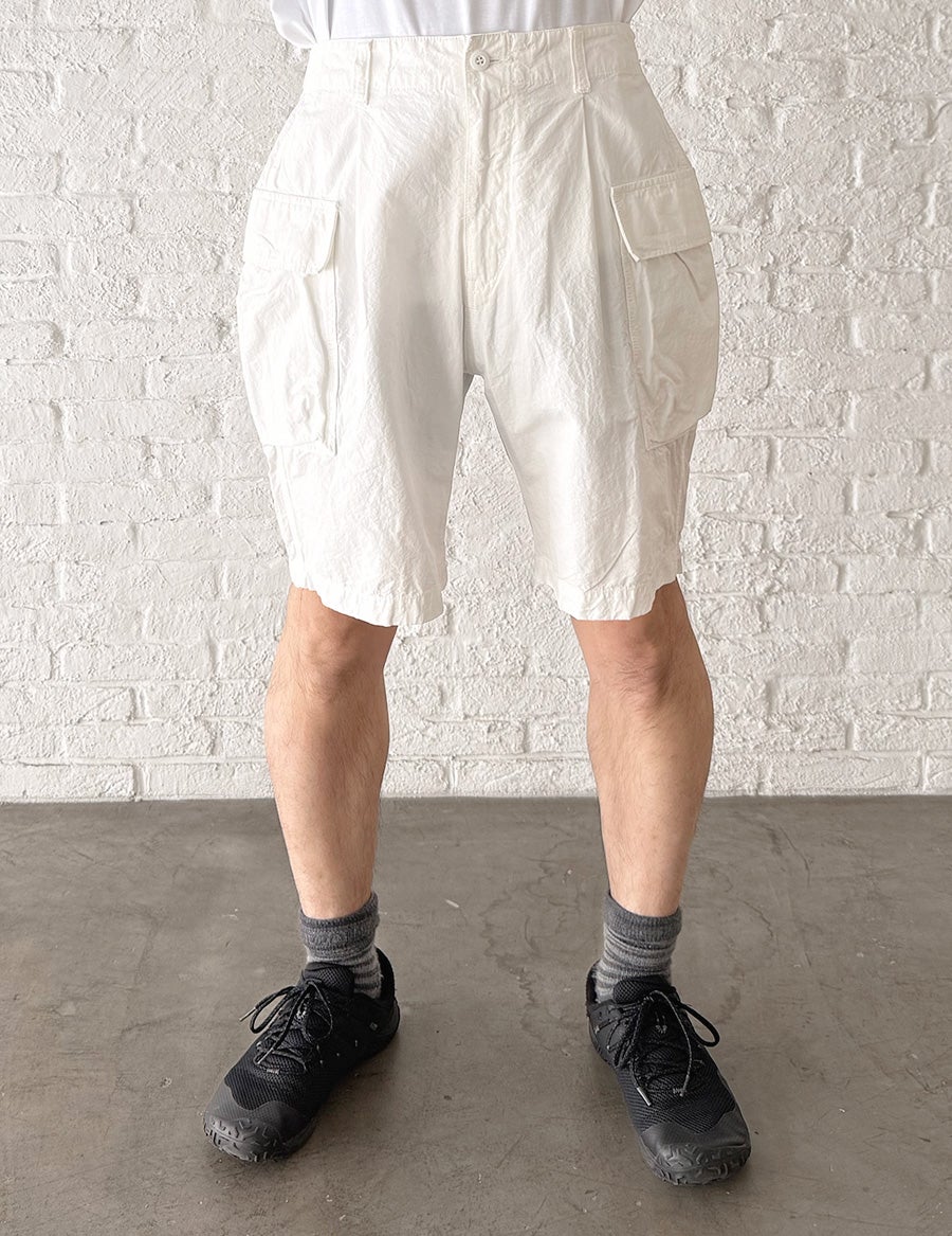 02 オフホワイト　Msize：スタッフ173㎝