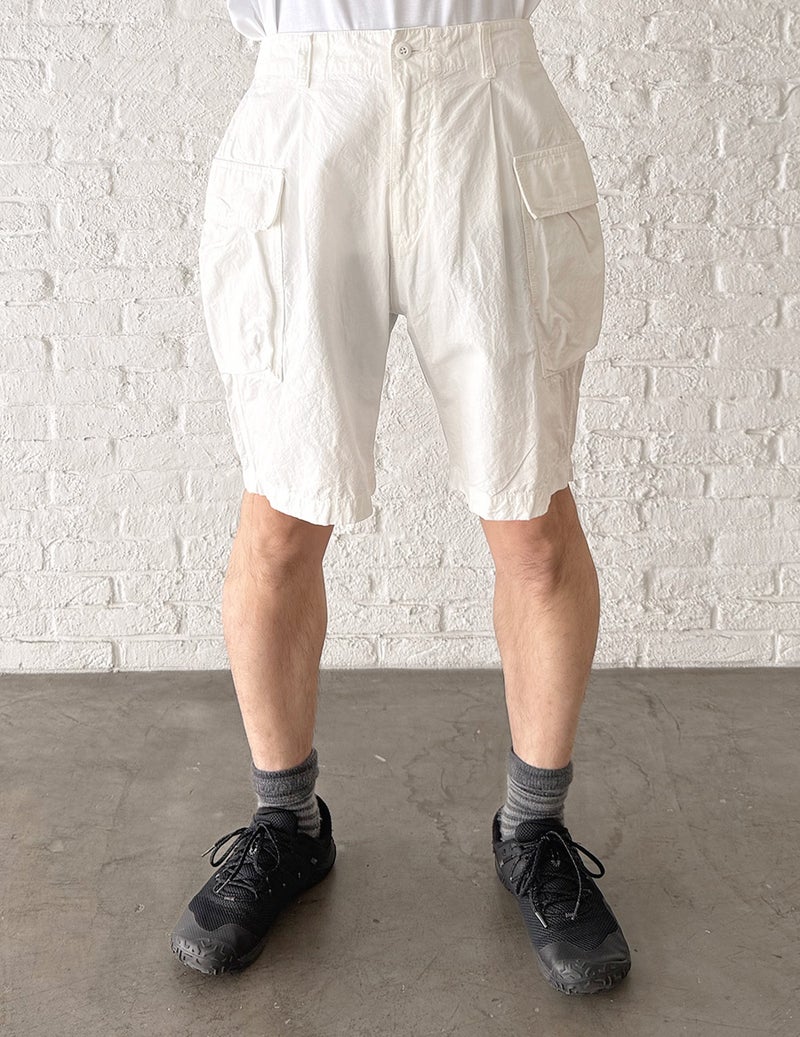 02 オフホワイト　Msize：スタッフ173㎝