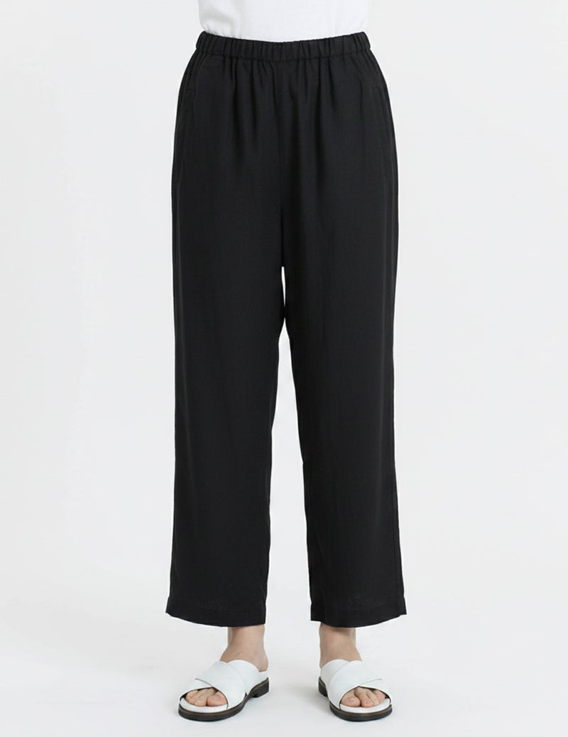 90 ブラック/36(M)size：モデル 169cm