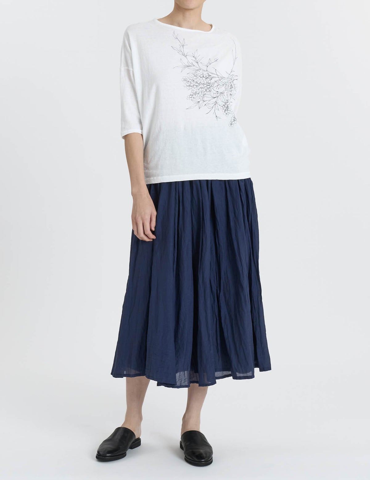 01 ホワイト/36(M)size：モデル169㎝