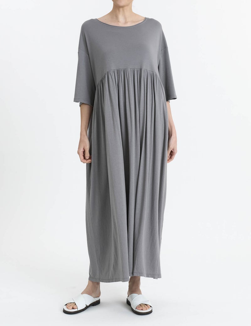 50 グレー/36(M)size：モデル 169cm