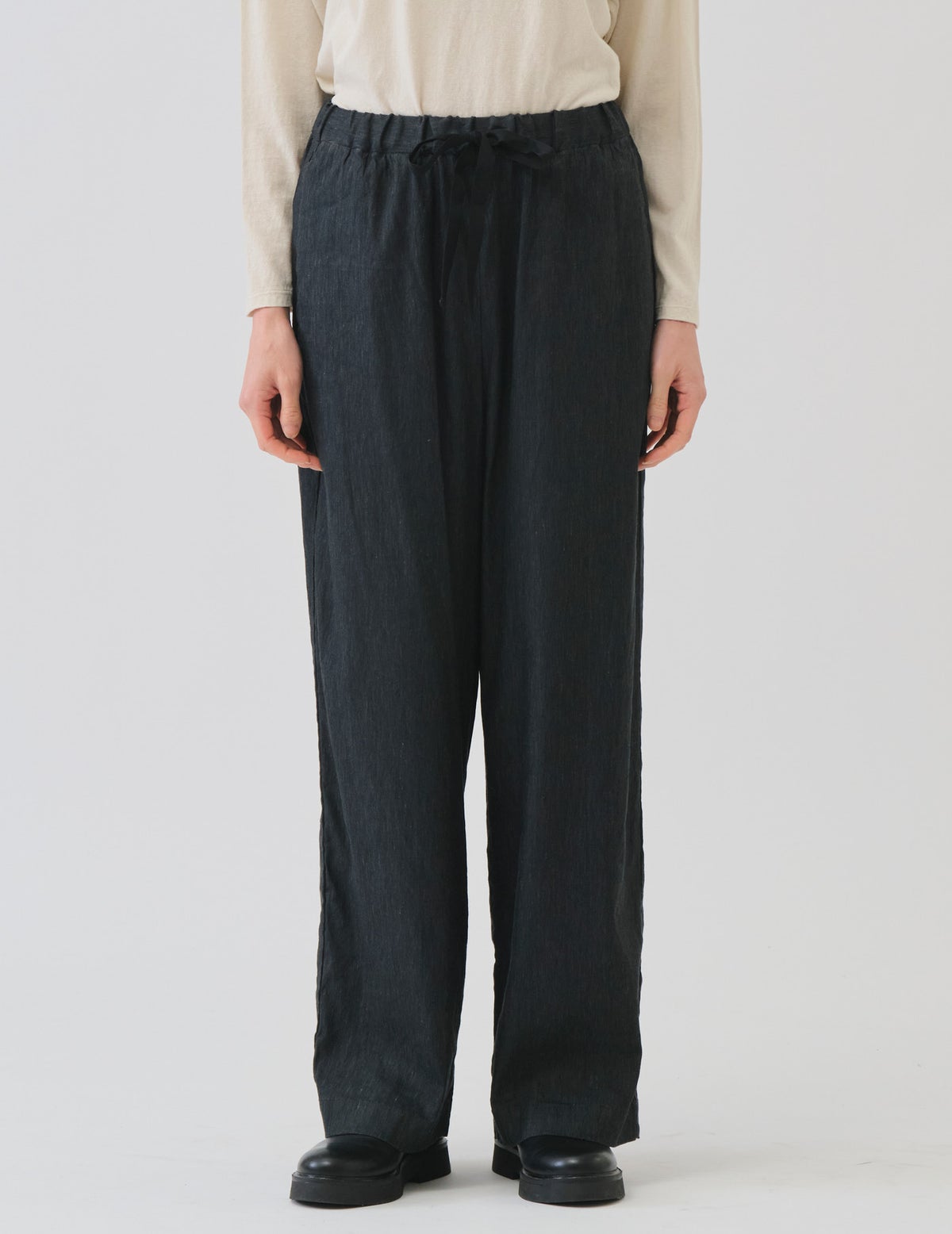 53 チャコール/36(M)size：モデル 169cm